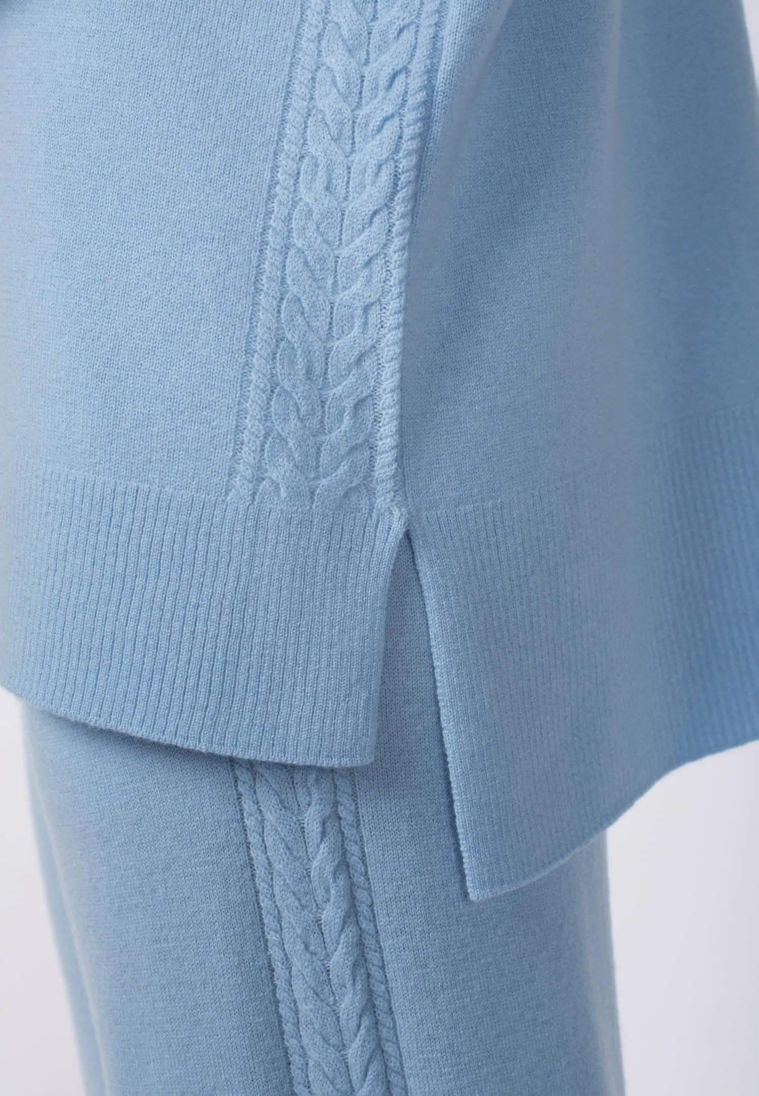 Джемпер с V-образным вырезом W24-00CH0416 Marc & André