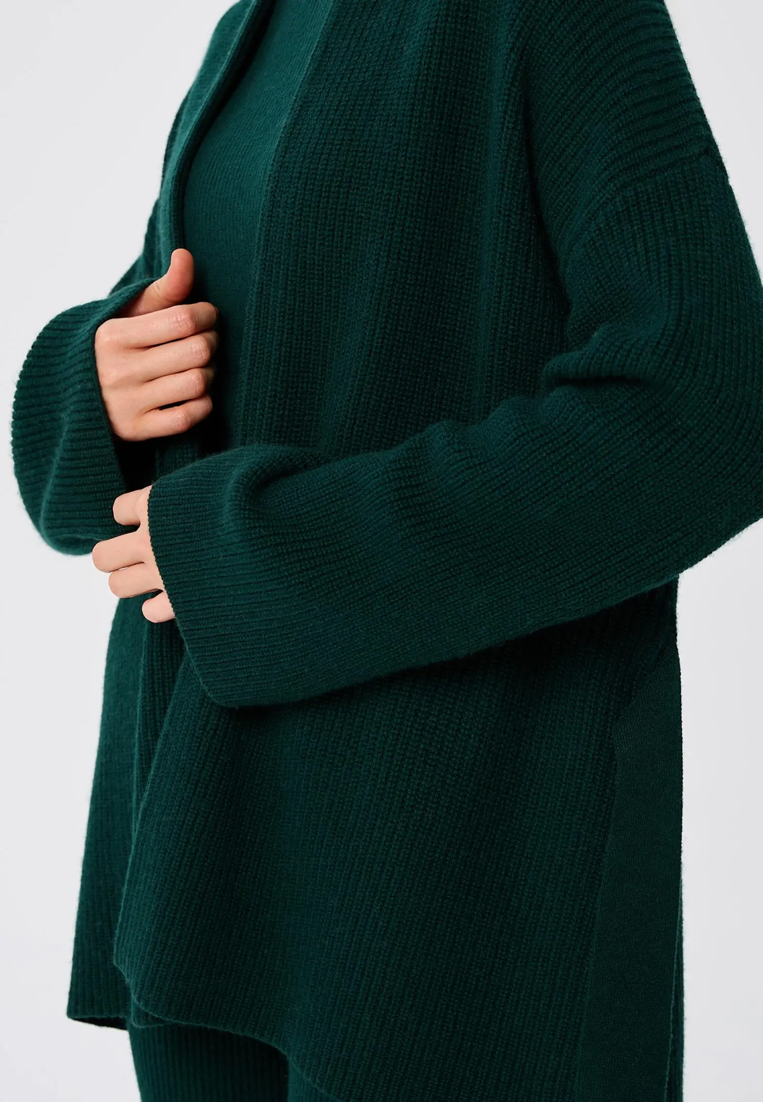 Кардиган с поясом W25-00CH0301 Marc & André