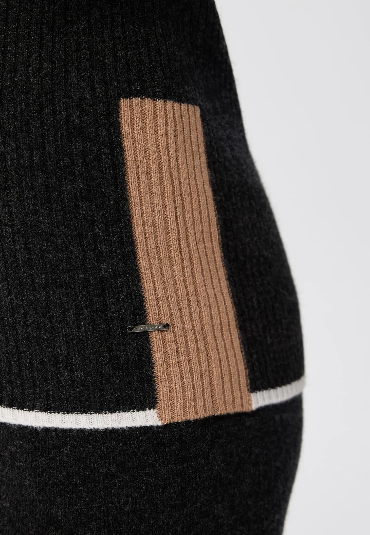 Джемпер без рукавов W25-00CH0505 Marc & André