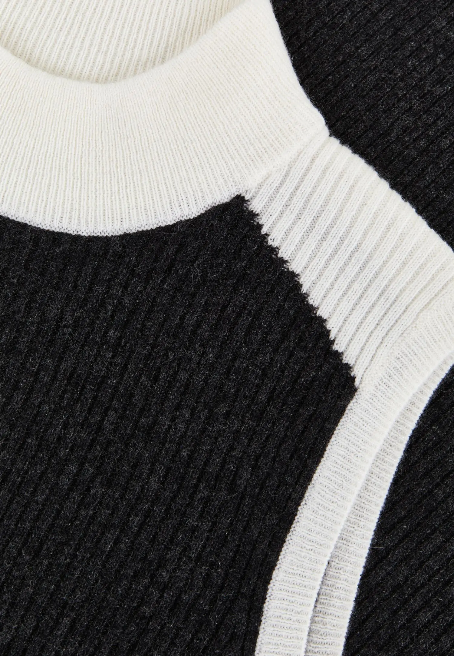 Джемпер без рукавов W25-00CH0505 Marc & André