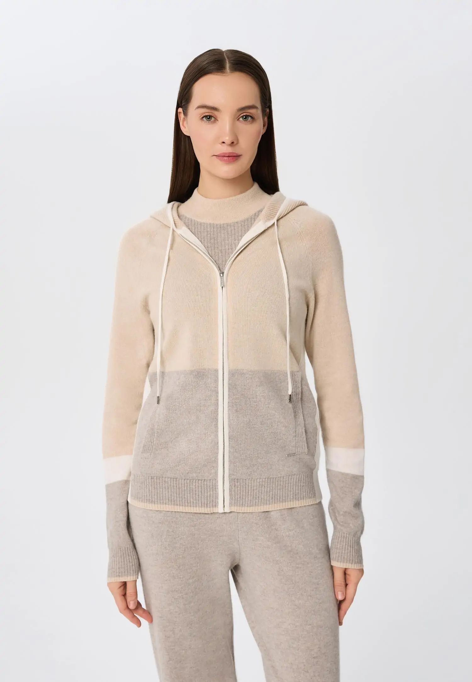 Джемпер на молнии с капюшоном W25-00CH0614 Marc & André