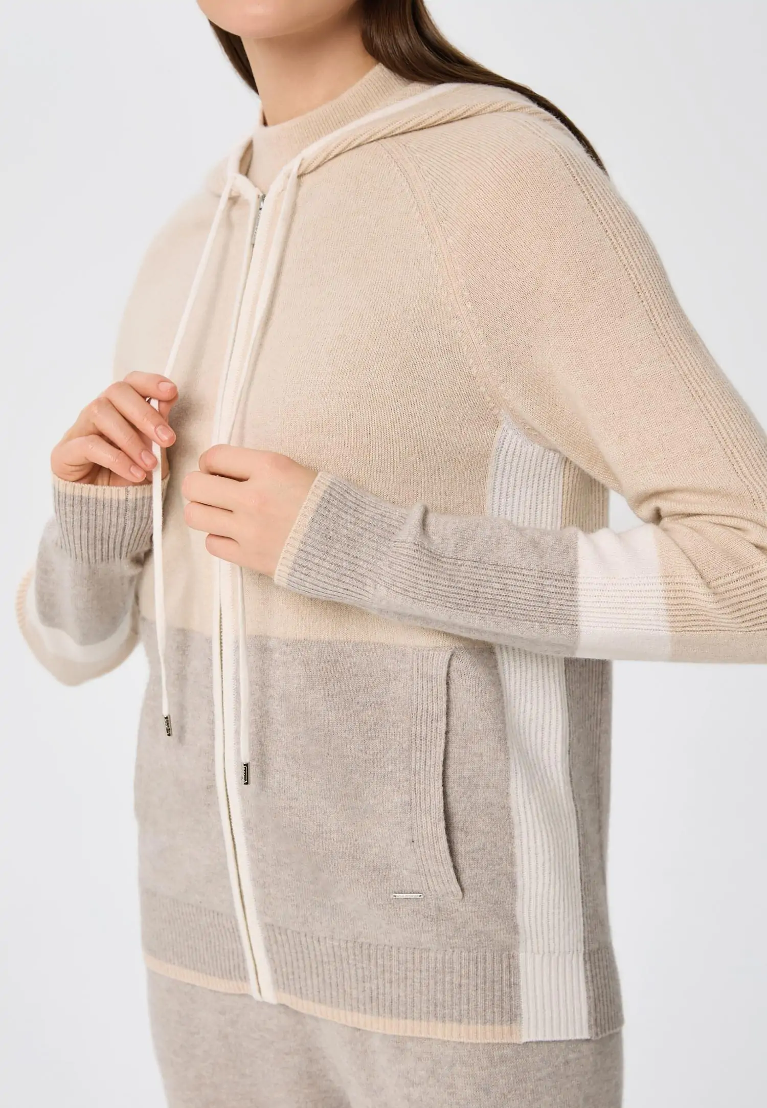 Джемпер на молнии с капюшоном W25-00CH0614 Marc & André