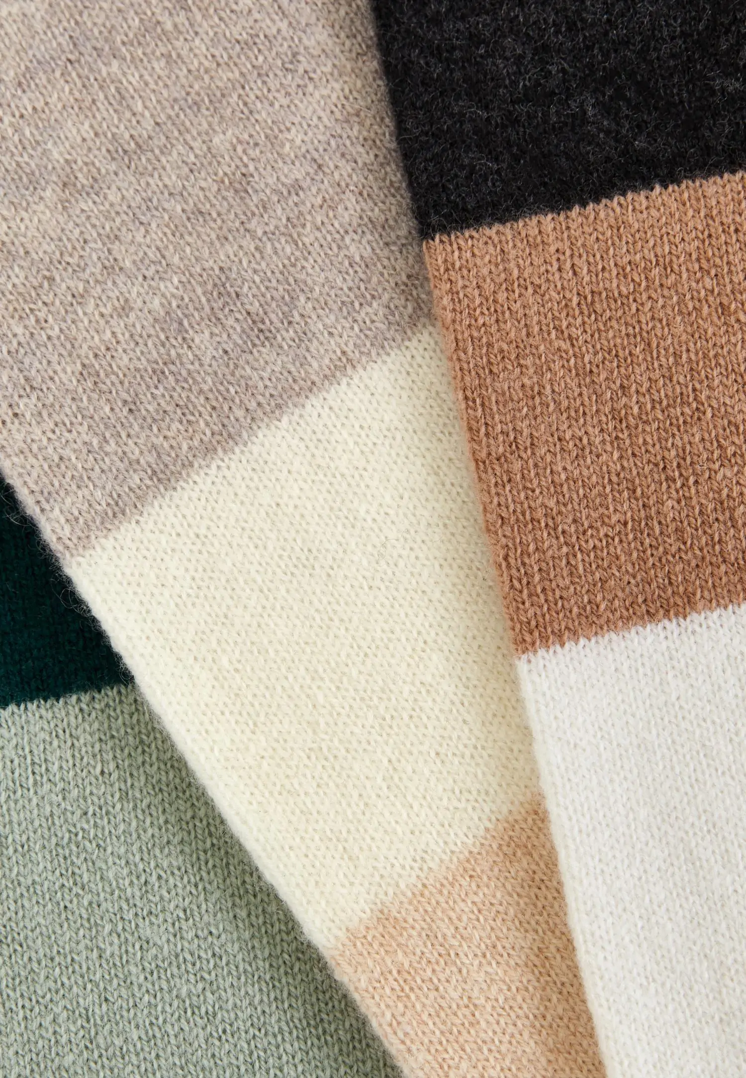 Джемпер на молнии с капюшоном W25-00CH0614 Marc & André